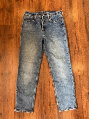 Old Navy Extra High-Rise Sky-Hi Straight Petite Jeans Size 2P